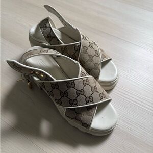 Gucci Women's Beige and Brown Sandals